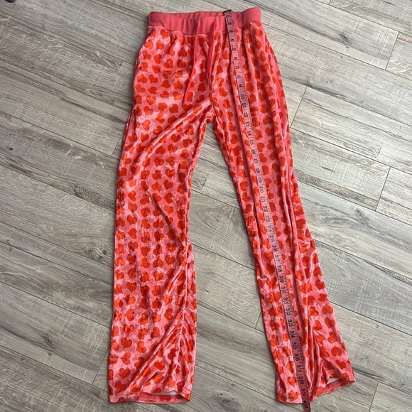 Cute y2k heart pants Jennifer’s body vibes heart pink red velvet velour soft - Picture 5 of 5